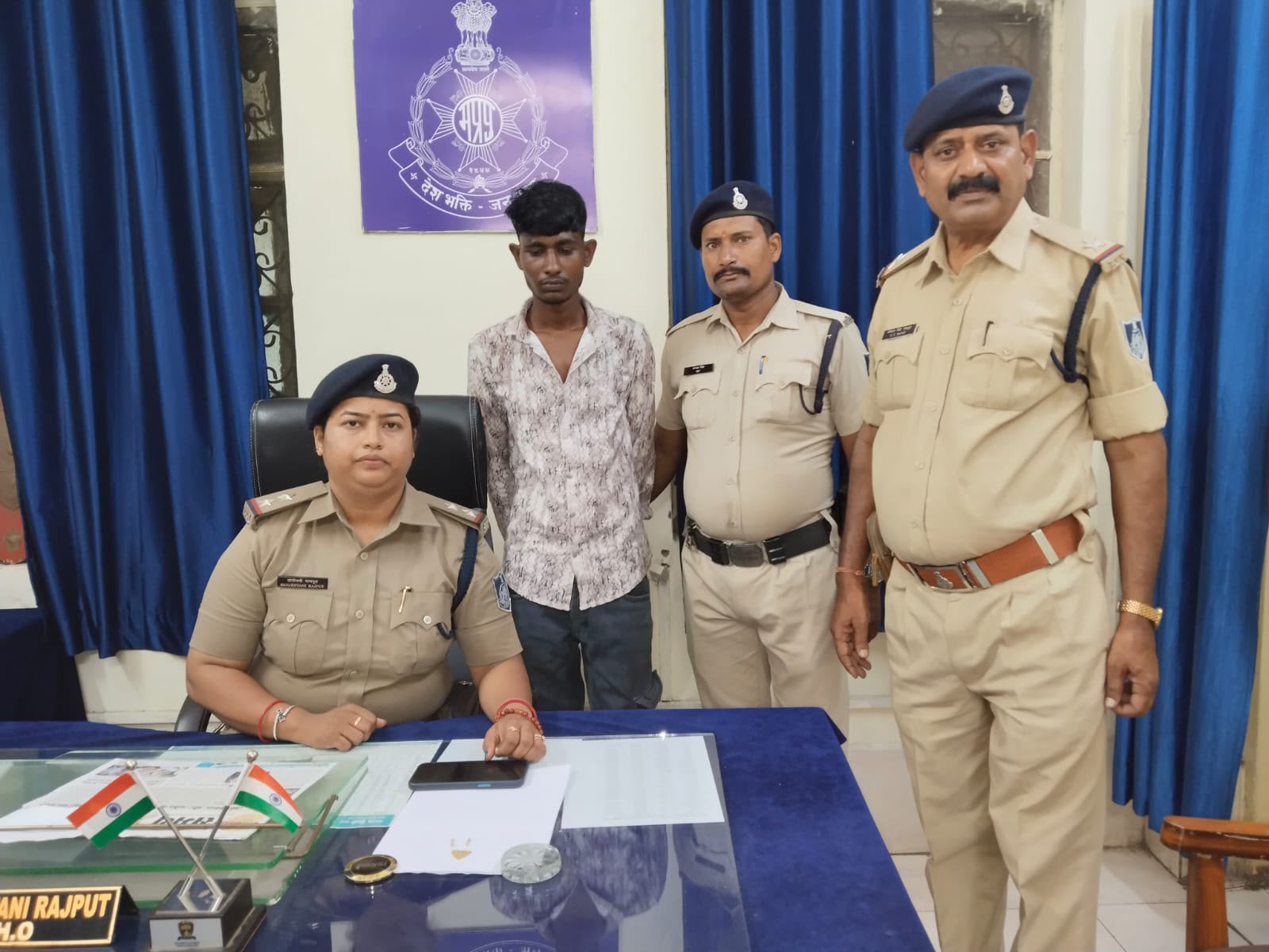 जबलपुर-इंदौर ओवरनाइट ट्रेन में महिला यात्री से लूट, GRP. की सक्रियता से आरोपी गिरफ्तार, माल बरामद