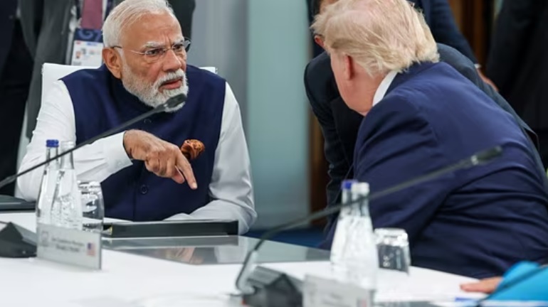 रूसी तेल खरीदने वाले देशों पर 100 फीसदी टैरिफ की तैयारी, भारत पर बढ़ सकता है अमेरिकी दबाव