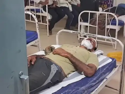 नरसिंहपुर में सीआरपीएफ वाहन को कंटेनर ने मारी टक्कर, 2 जवान गंभीर, बालाघाट से भोपाल जाते समय घटना