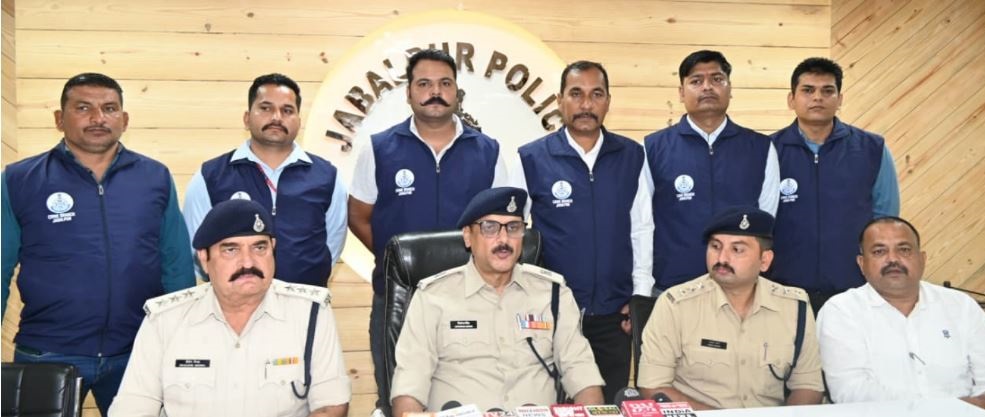 जबलपुर के सिविल लाइन-गोसलपुर क्षेत्र में पकड़े गए गांजा तस्कर, दो महिला सहित तीन गिरफ्तार