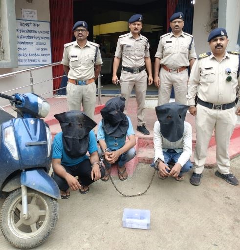 जबलपुर में कट्टा अड़ाकर एक्सिस वाहन लूटने वाले तीन लुटेरे गिरफ्तार