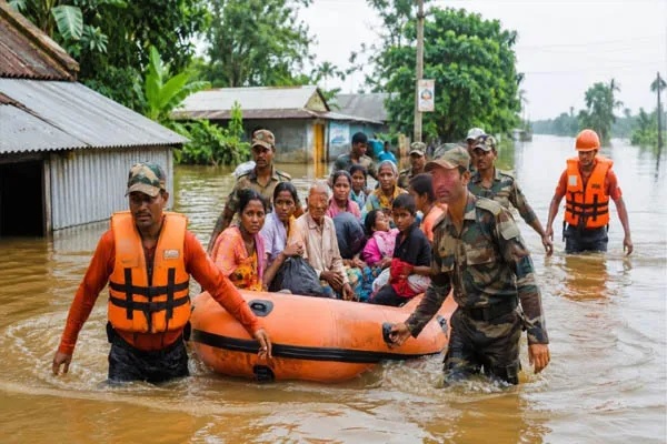 भारी बारिश से देश के कई राज्यों में बाढ़ ने मचाई भयंकर तबाही, 50 से ज्यादा मौतें, हालात बिगड़े