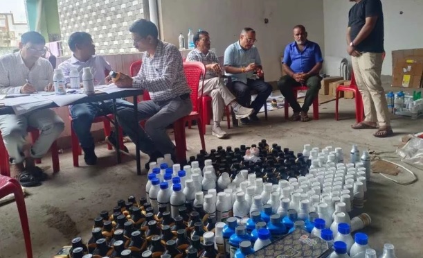 छत्तीसगढ़: बिलासपुर के लग्जरी होटल में चल रहा था अवैध Chemical Warehouse, कृषि विभाग की Raid में भारी मात्रा में Pesticides जब्त