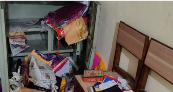 जबलपुर की महिला अपनी बहन के साथ निकली अमरनाथ यात्रा पर, सूने घर को देखकर घुसे चोर, ले उड़े लाखों रुपए का माल