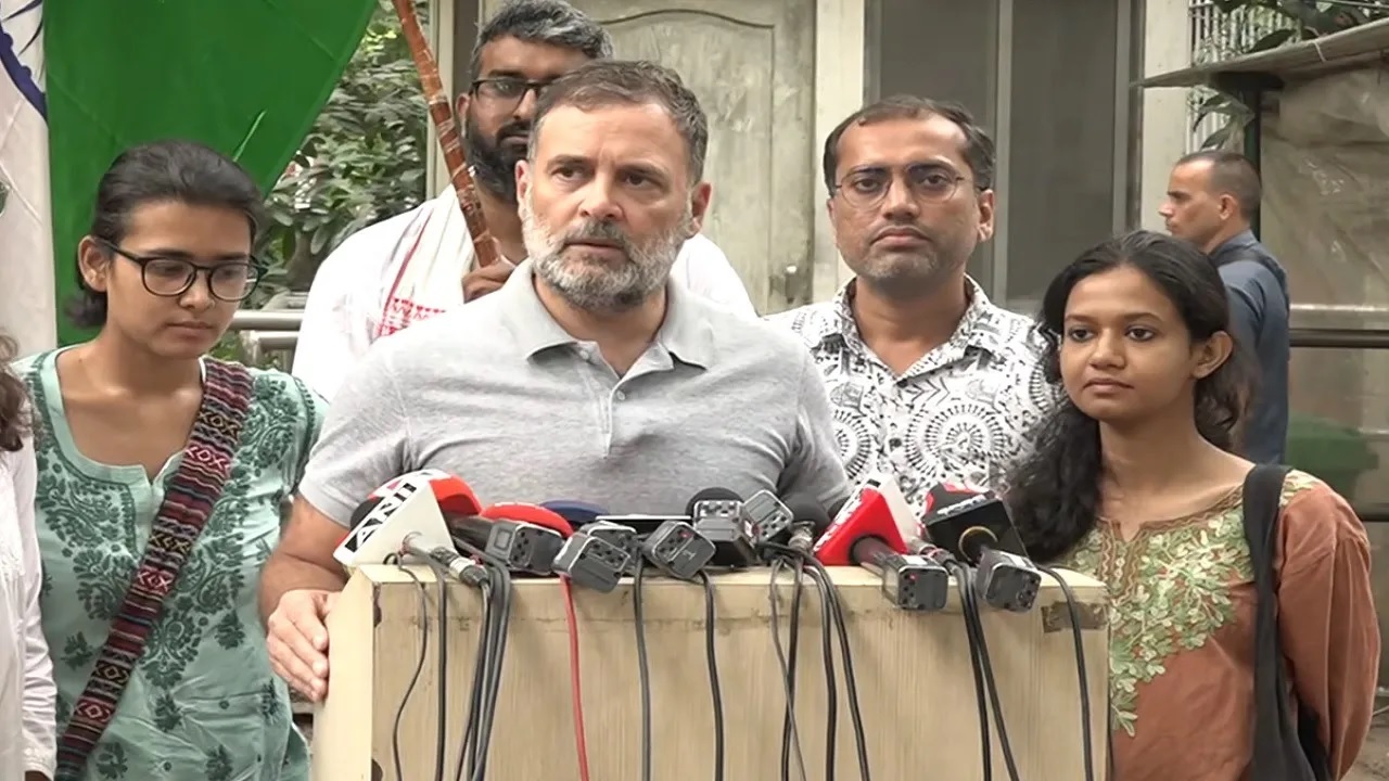 प्रेस कॉन्फ्रेंस में बोले राहुल गांधी : छात्रों की मांगें बिलकुल जायज, उनसे नहीं हो सकता समझौता