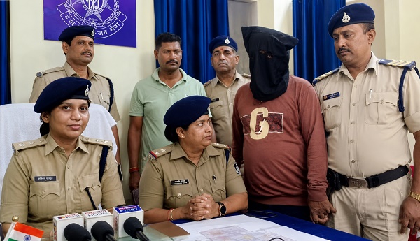 कटनी-भुसावल एक्सप्रेस में यात्रियों के आभूषण चुराने वाला शातिर बदमाश गिरफ्तार
