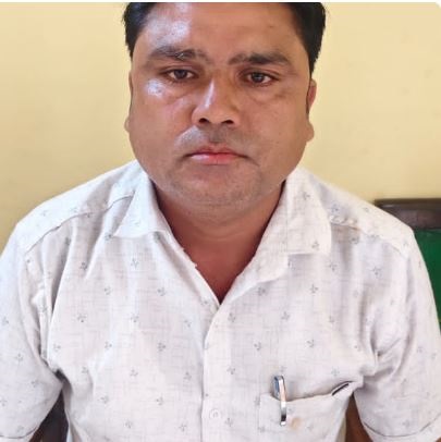 महिला से 19 हजार रुपए की रिश्वत ले रहा रोजगार सहायक गिरफ्तार, लोकायुक्त टीम ने रंगे हाथ पकड़ा