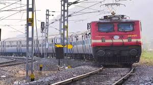 मुंबई जा रही महालक्ष्मी एक्सप्रेस में धुआं उठने से यात्रियों में हड़कंप, कई ट्रेनों की आवाजाही में हुई देरी