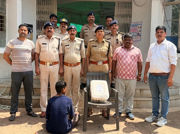 जबलपुर के मामे दा ढाबा के पास पकड़ा गया हथियारों का सौदागर, 4 देशी कट्टे, कारतूस मिले