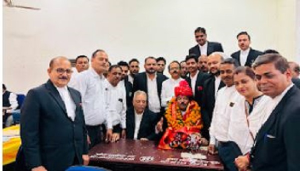जबलपुर में जिला अधिवक्ता संघ चुनाव में मनीष मिश्रा जीते, वकीलों ने जमकर मनाया जश्र