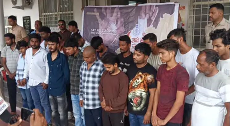 जबलपुर में पुलिस ने जुआंडिय़ों को दिलाई नशा मुक्ति की शपथ, बोल, अब नशा नहीं करेगें
