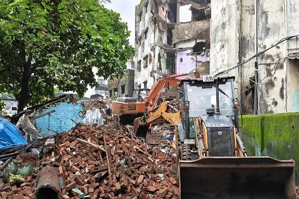 महाराष्ट्र : भिवंडी में 4 मंजिला इमारत ढही, 6 की मौत, कई मलबे में दबे, मरम्मत कार्य के दौरान हादसा