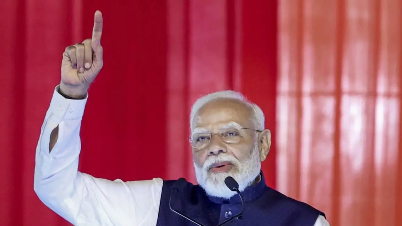 कर्नाटक में पीएम मोदी बोले- शिक्षा में भेदभाव की कोई जगह नहीं, हर युवा को मिलेगा बराबरी का मौका