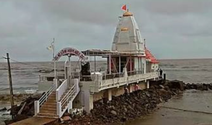भारी बारिश के चलते 7 अगस्त तक बंद रहेगा गुजरात का डुमस बीच, लोगों के प्रवेश पर रोक