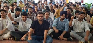 जबलपुर मेडिकल कालेज में रेसीडेंट डॉक्टरों के साथ रात में जमकर मारपीट, सुबह डॉक्टरों ने दिया धरना