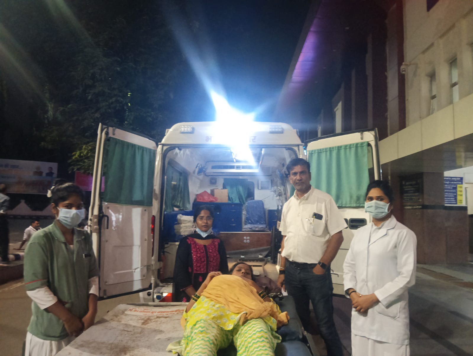 गर्भवती महिला की गोदान एक्सप्रेस में बिगड़ी हालत, जबलपुर स्टेशन पर मिला त्वरित उपचार, अस्पताल में भर्ती