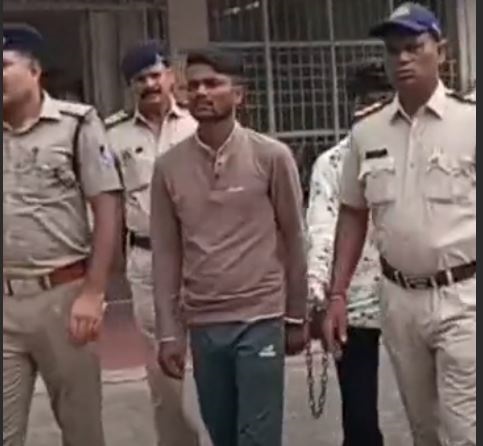 जबलपुर में कुख्यात बदमाश को पुलिस ने किया गिरफ्तार, जेल से बाहर आते ही चलाए थे चाकू
