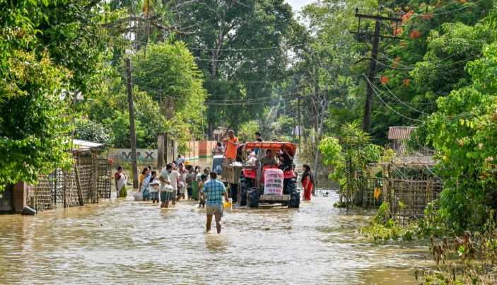 असम में बाढ़ अब सिर्फ बारिश नहीं, जलवायु परिवर्तन बना सबसे बड़ा खतरा