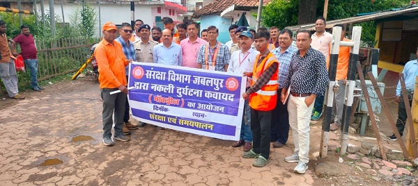 जबलपुर में रेलवे का मॉक ड्रिल रहा सफल, खतरे का सायरन बजाया, मौके पर रवाना हुई राहत ट्रेन का इंजिन हुआ फेल