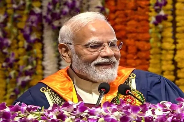 IIT दिल्ली के दीक्षांत समारोह में दिखा पीएम मोदी का अलग अंदाज, बोले- मैं बाबा बागेश्वर तो नहीं, लेकिन...