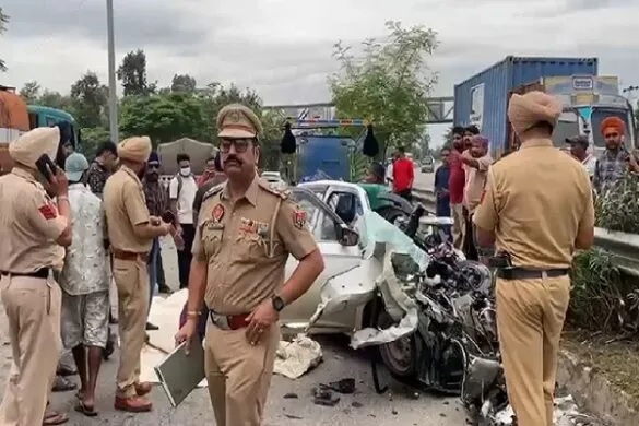 पंजाब में दर्दनाक हादसा: कार कैंटर से टकराई, 3 युवकों की मौके पर मौत, 2 शव कार में फंसे-एक सड़क पर गिरा
