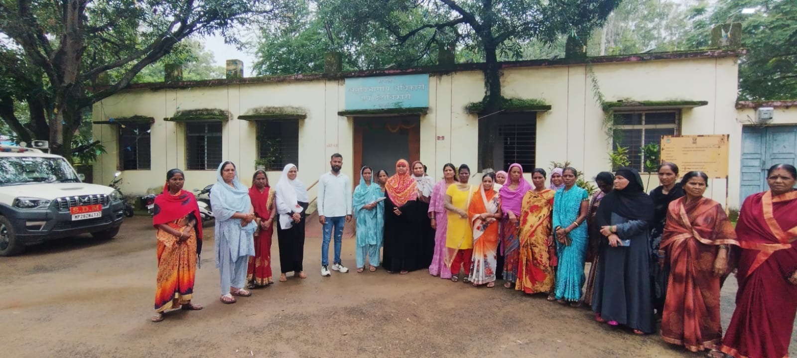 एमपी : पीएमश्री स्कूल महिला शिक्षिका का बच्चों को पाठ, बॉय फ्रेंड बनाओ, बच्चे पैदा करो, जबलपुर ज्वाइंट डायरेक्टर ने किया सस्पेंड