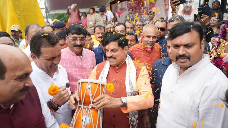 जबलपुर में संस्कार कांवड़ यात्रा में शामिल हुए सीएम मोहन यादव, कहा- नर्मदा के हर कण में शंकर, ऐसी यात्रा पहली बार देखी