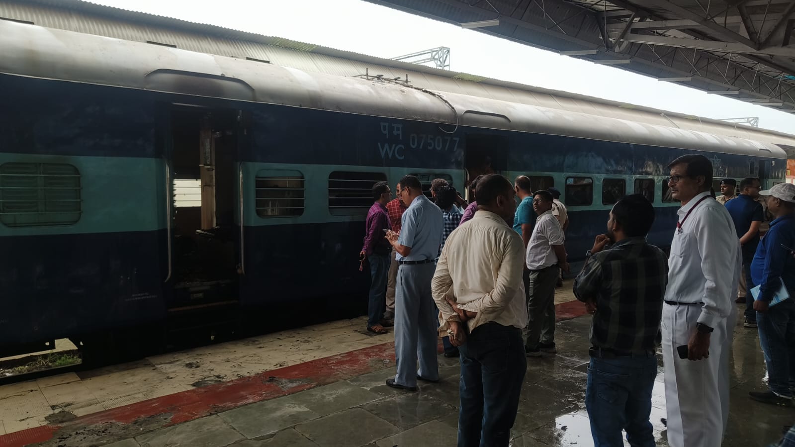 जबलपुर यार्ड में खड़े निरीक्षण कोच में लगी आग, रेलवे की त्वरित कार्रवाई, जांच के आदेश