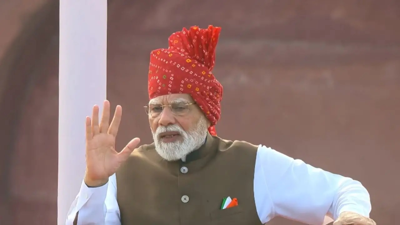 लाल किला से पीएम मोदी बोले- दिमागी नक्सलियों से रहेें सतर्क, ये मौके की तलाश में हैं