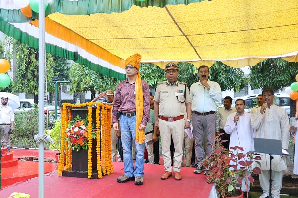 जबलपुर रेल मंडल में हर्षोल्लास एवं उमंग के साथ मनाया गया 80वां स्वतंत्रता दिवस, डीआरएम ने रेल कर्मचारियों के कार्यों को सराहा