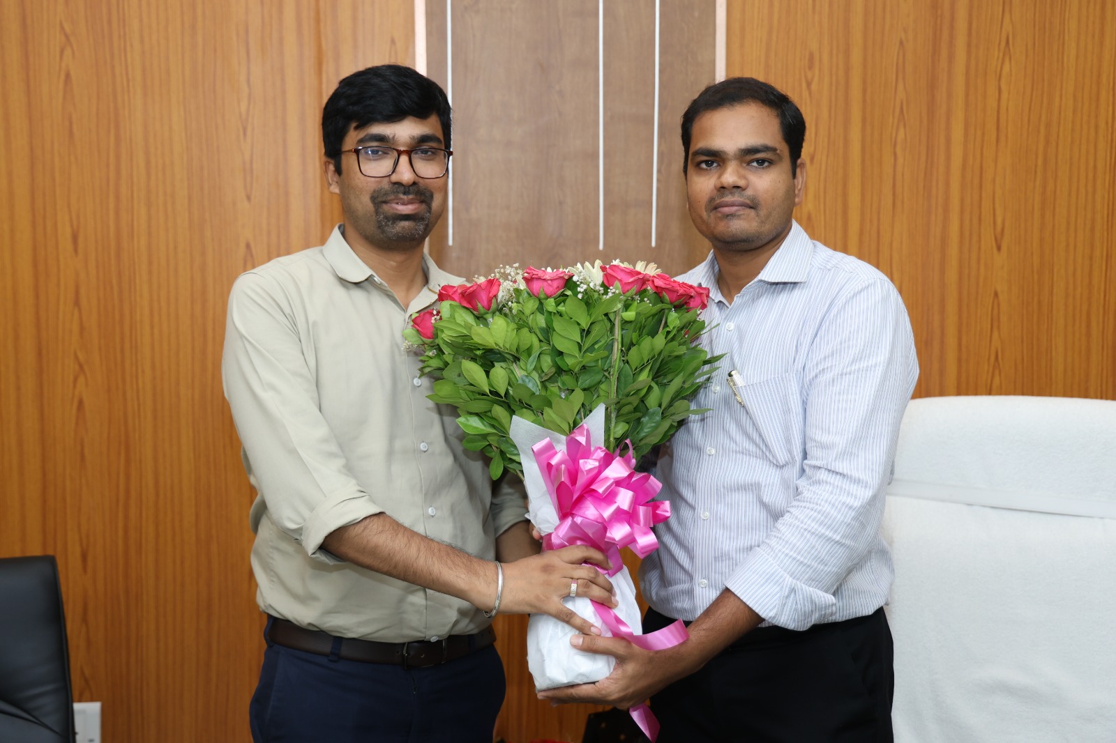 डॉ. मधुर वर्मा पमरे के सीपीआरओ, शशांक गुप्ता ने सीडीसीएम का पदभार ग्रहण किया, कर्मचारियों ने किया स्वागत