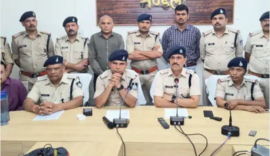 पेट्रोल पंप डकैती का खुलासा, चार आरोपी गिरफ्तार, जबलपुर-मंडला की सीमा पर हुई थी वारदात