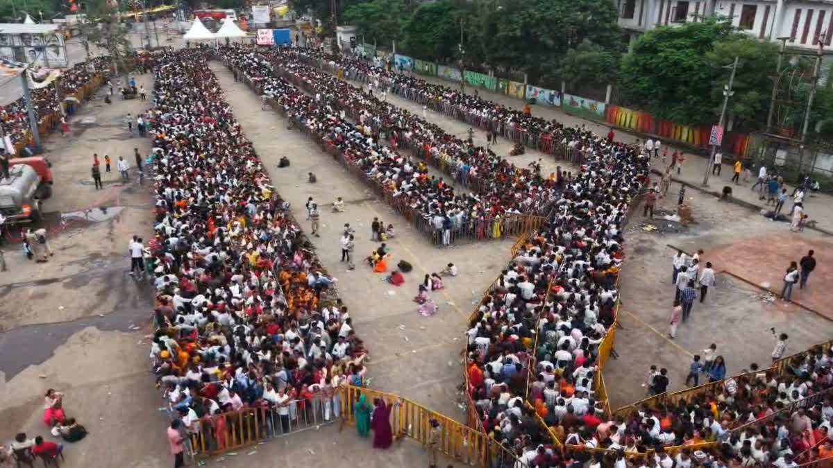 उज्जैन के नागचंद्रेश्वर मंदिर में भारी भीड़ से बिगड़े हालात, 13 श्रद्धालु बेहोश, साढ़े 6 लाख लोगों ने किए दर्शन