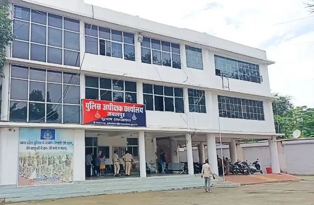 जबलपुर में एसपी ने की कार्रवाई, चार थानों के प्रभारी इधर से उधर किए गए