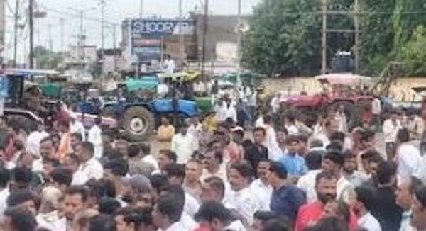 जबलपुर-भोपाल हाइवे को लेकर सड़क पर उतरे लोग, पाटन क्षेत्र बंद कर किया विरोध प्रदर्शन