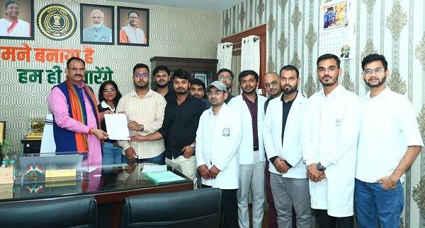 स्वास्थ्य मंत्री श्री श्याम बिहारी जायसवाल से मिले इंटर्न डॉक्टर, आंदोलन स्थगित करने का लिया निर्णय