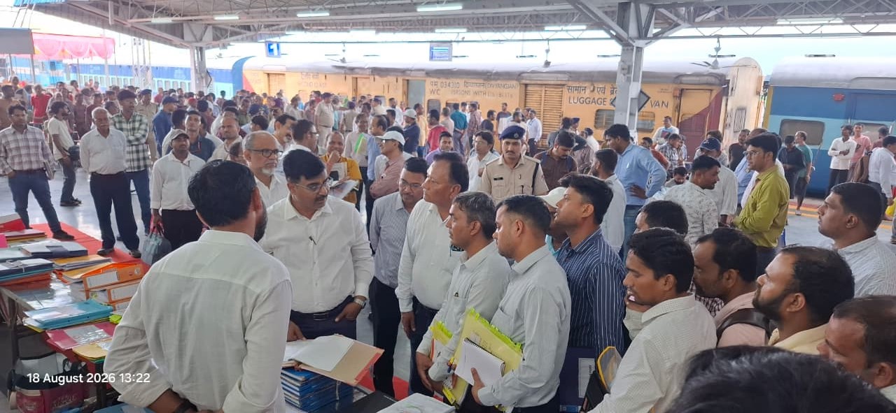 रामपुर नैकिन-चुरहट नई रेल लाइन खंड मेें सीआरएस स्पेशल ट्रेन का 115 केएमपीएच की गति से सफल स्पीड ट्रायल