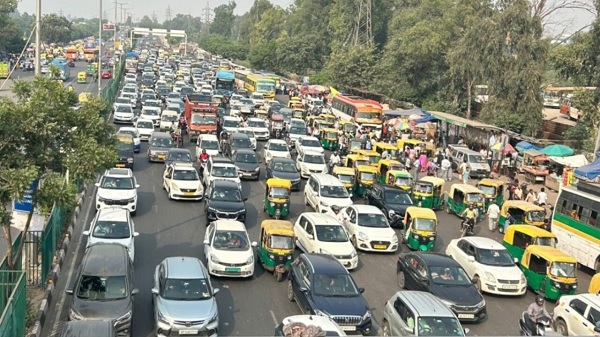 दिल्ली-एनसीआर में प्रदूषण पर वार: 2027 से सिर्फ इलेक्ट्रिक गाड़ियों का होगा रजिस्ट्रेशन