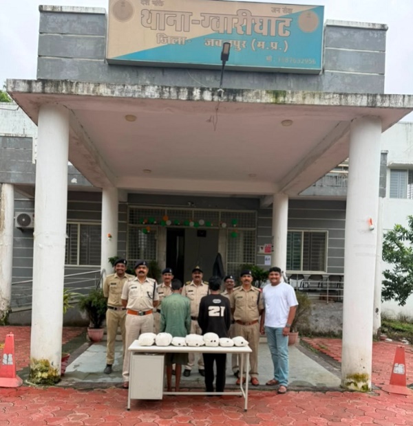 गोदियां महाराष्ट्र से गांजा की खेप लेकर आए दो तस्कर जबलपुर में गिरफ्तार, बारिश से बचने टपरिया के नीचे बैठे थे