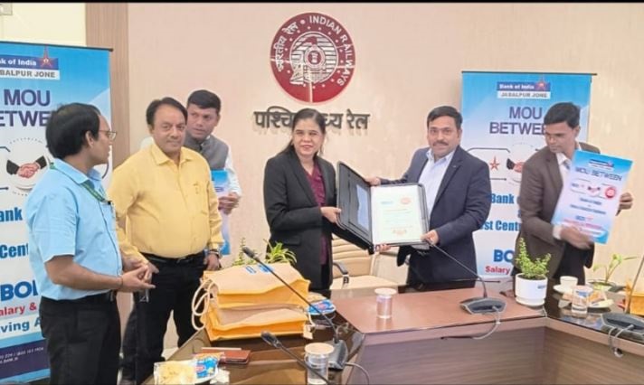 अब रेलवे अधिकारियों, कर्मचारियों, पेंशनर्स को मिलेगी उन्नत सुविधाएं, पश्चिम मध्य रेल एवं बैंक ऑफ इंडिया के बीच समझौता ज्ञापन पर हस्ताक्षर