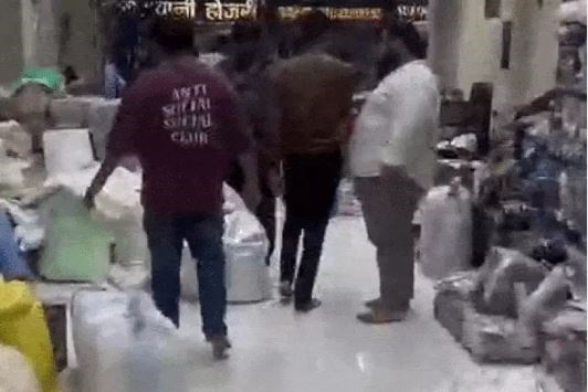 जबलपुर में प्यूमा कंपनी के नाम पर बिक रहे नकली कपड़े, पुलिस की दबिश में खुलासा, दुकान से 496 पीस जब्त
