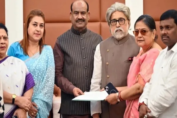 सुको के बाद अब लोकसभा सचिवालय ने टीएमसी के 20 बागी सांसदों को जारी किया नोटिस, 7 दिन में मांगा जवाब