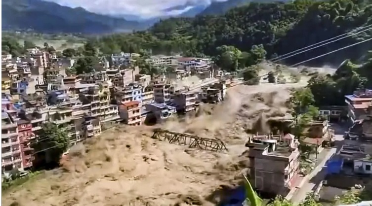 नेपाल में भीषण फ्लैश फ्लड से तबाही, 95 मौतों के बाद बिहार और यूपी में हाई अलर्ट 105 भारतीय लापता