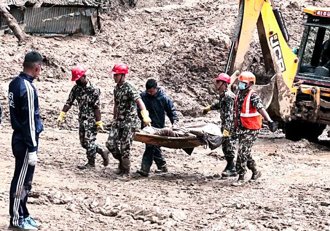 नेपाल की प्रलंयकारी बाढ़ में 165 शव बरामद, 300 भारतीय समेत 1500 लोग लापता, रेस्क्यु जारी