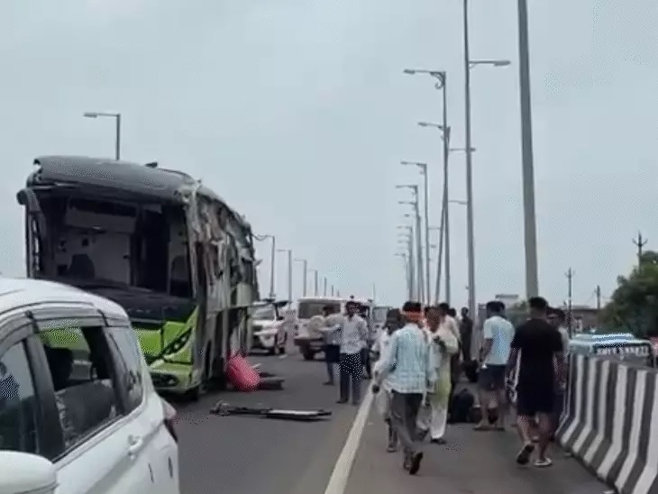एमपी के ब्यावरा में ब्रिज की सेफ्टी वॉल से टकराई बस, 4 की मौत, मृतकों में कर्नाटक पुलिस का एसआई भी शामिल