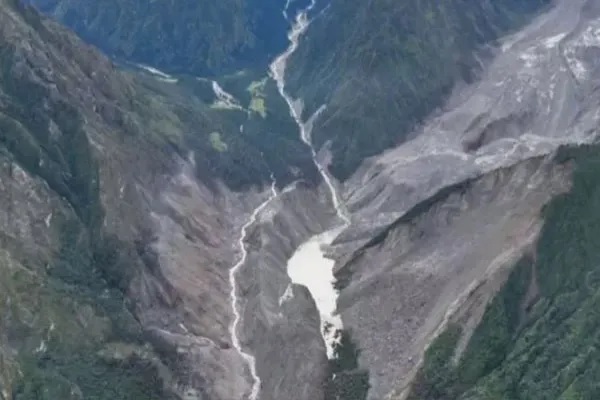 नेपाल में फिर मंडराया जलप्रलय का खतरा, तिब्बत में टूटा विशाल बांध; हाई अलर्ट जारी, खाली कराए जा रहे गांव