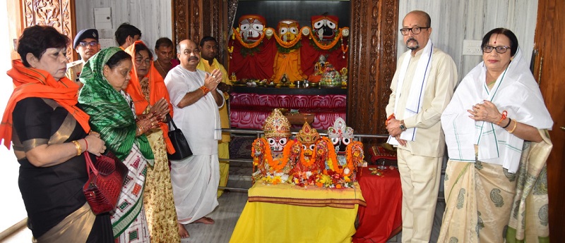 रक्षाबंधन पर राज्यपाल श्री रमेन डेका ने भगवान जगन्नाथ के दर्शन कर बांधा रक्षासूत्र