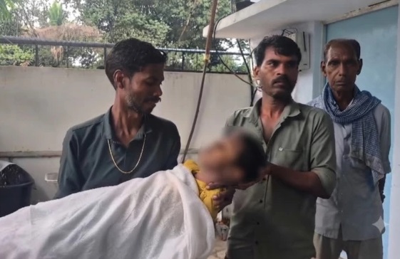 अंबिकापुर में बिजली विभाग की बड़ी लापरवाही: जीआई तार में फैले करंट से 8 वर्षीय मासूम की मौत, लोगों में आक्रोश