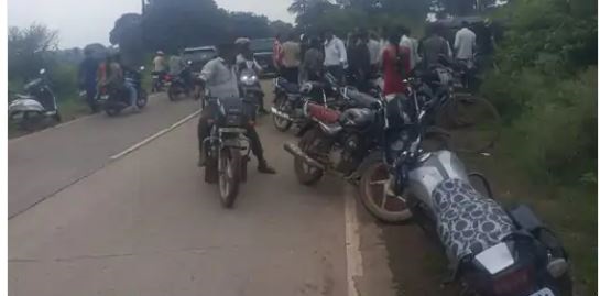 जबलपुर में मोटरसाइकल- ई रिक्शा में भिड़ंत, युवती की मौत, 5 घायल, दो की हालत गंभीर