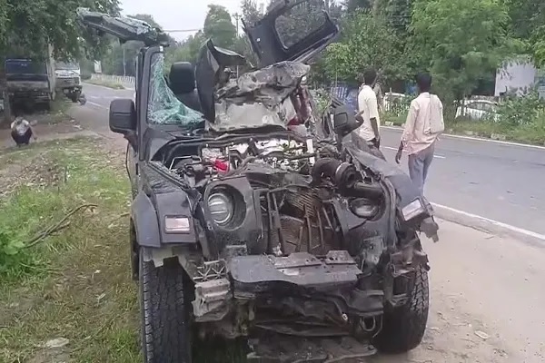 यूपी में दर्दनाक हादसा : तेज रफ्तार थार पलटी, हादसे में 4 युवकों की मौत, 17 वर्षीय युवक घायल